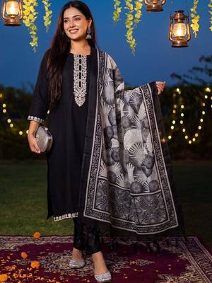 Women Embroidered Regular Thread Work Kurta with Trousers & With Dupatta 6