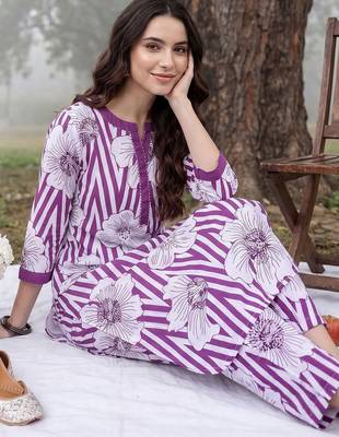 Women Floral Printed Regular Pure Cotton Kurta with Trousers 1