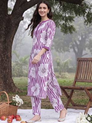Women Floral Printed Regular Pure Cotton Kurta with Trousers 6