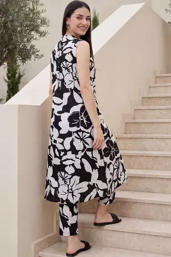 Women Floral Printed Regular Pure Cotton Kurta with Trousers