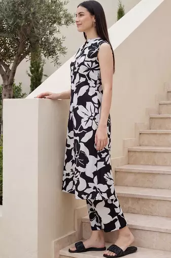 Women Floral Printed Regular Pure Cotton Kurta with Trousers