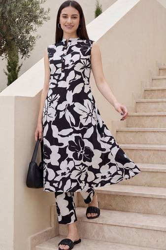 Women Floral Printed Regular Pure Cotton Kurta with Trousers