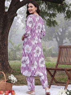 Women Floral Printed Regular Pure Cotton Kurta with Trousers 4