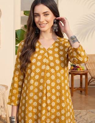 Women Printed Regular Pure Cotton Kurta with Trousers 2