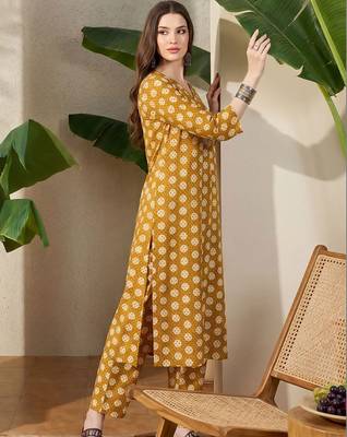 Women Printed Regular Pure Cotton Kurta with Trousers 3