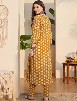 Women Printed Regular Pure Cotton Kurta with Trousers 6