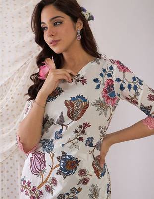 Women Floral Printed Regular Pure Cotton Kurta with Trousers 2
