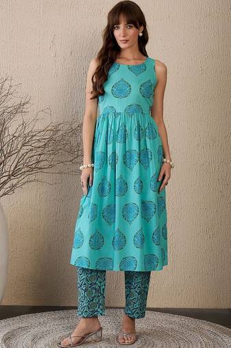 Women Ethnic Motifs Printed Empire  Cotton Kurta with Trousers