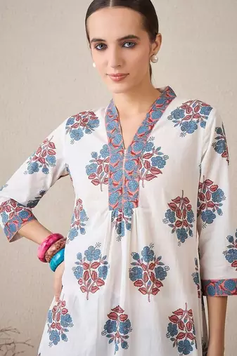 Women Floral Printed Regular Thread Work Cotton Kurta with Trousers