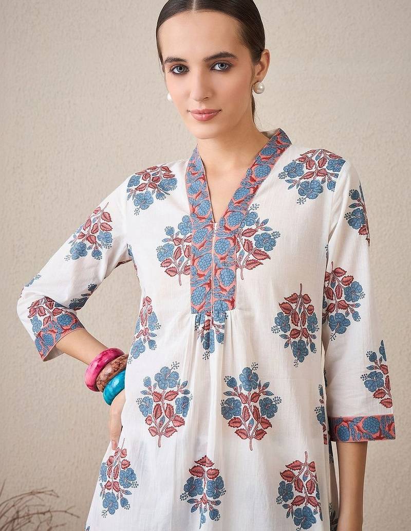 Women Floral Printed Regular Thread Work Cotton Kurta with Trousers