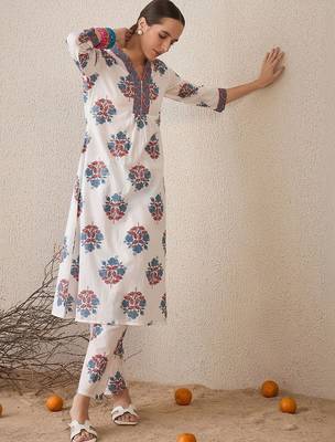 Women Floral Printed Regular Thread Work Cotton Kurta with Trousers 4