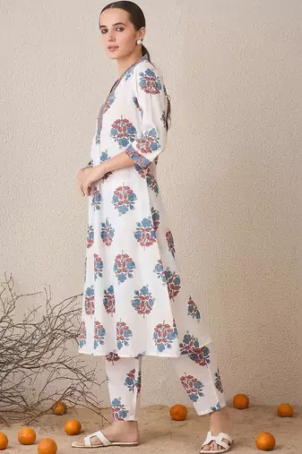 Women Floral Printed Regular Thread Work Cotton Kurta with Trousers