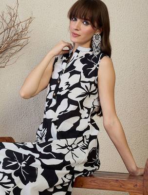 Women Floral Printed Regular Pure Cotton Kurta with Trousers 4