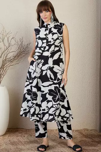Women Floral Printed Regular Pure Cotton Kurta with Trousers