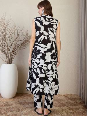 Women Floral Printed Regular Pure Cotton Kurta with Trousers 7