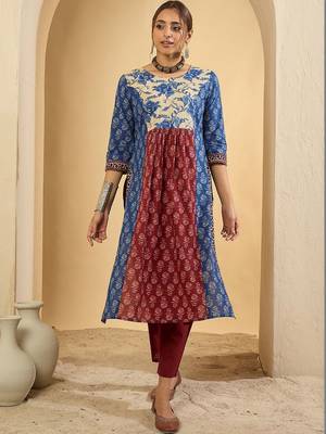Women Floral Printed Panelled Pure Cotton Kurta with Trousers 6