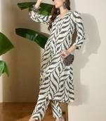 Women Ethnic Motifs Printed Regular Kurta with Trousers