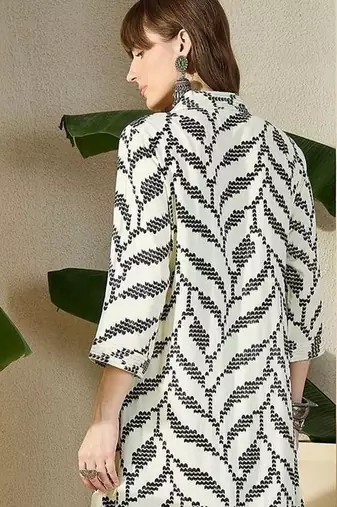 Women Ethnic Motifs Printed Regular Kurta with Trousers