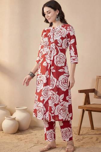 Women Floral Printed Pleated Pure Cotton Kurta with Trousers