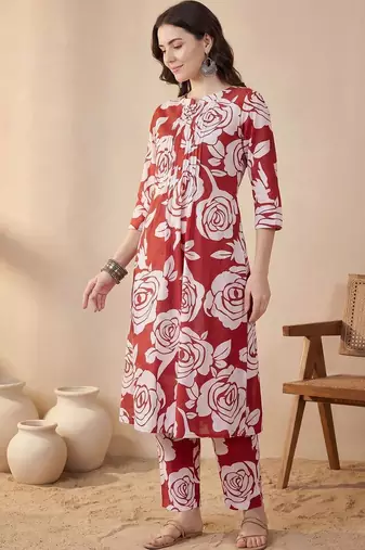 Women Floral Printed Pleated Pure Cotton Kurta with Trousers