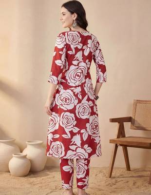 Women Floral Printed Pleated Pure Cotton Kurta with Trousers 4
