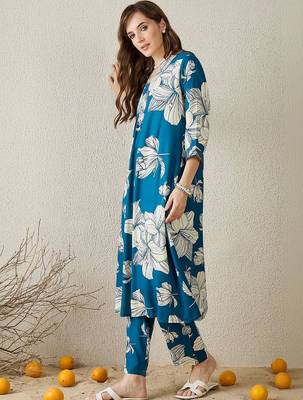 Women Floral Printed Regular Kurta with Trousers 1