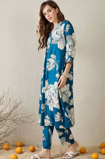 Women Floral Printed Regular Kurta with Trousers