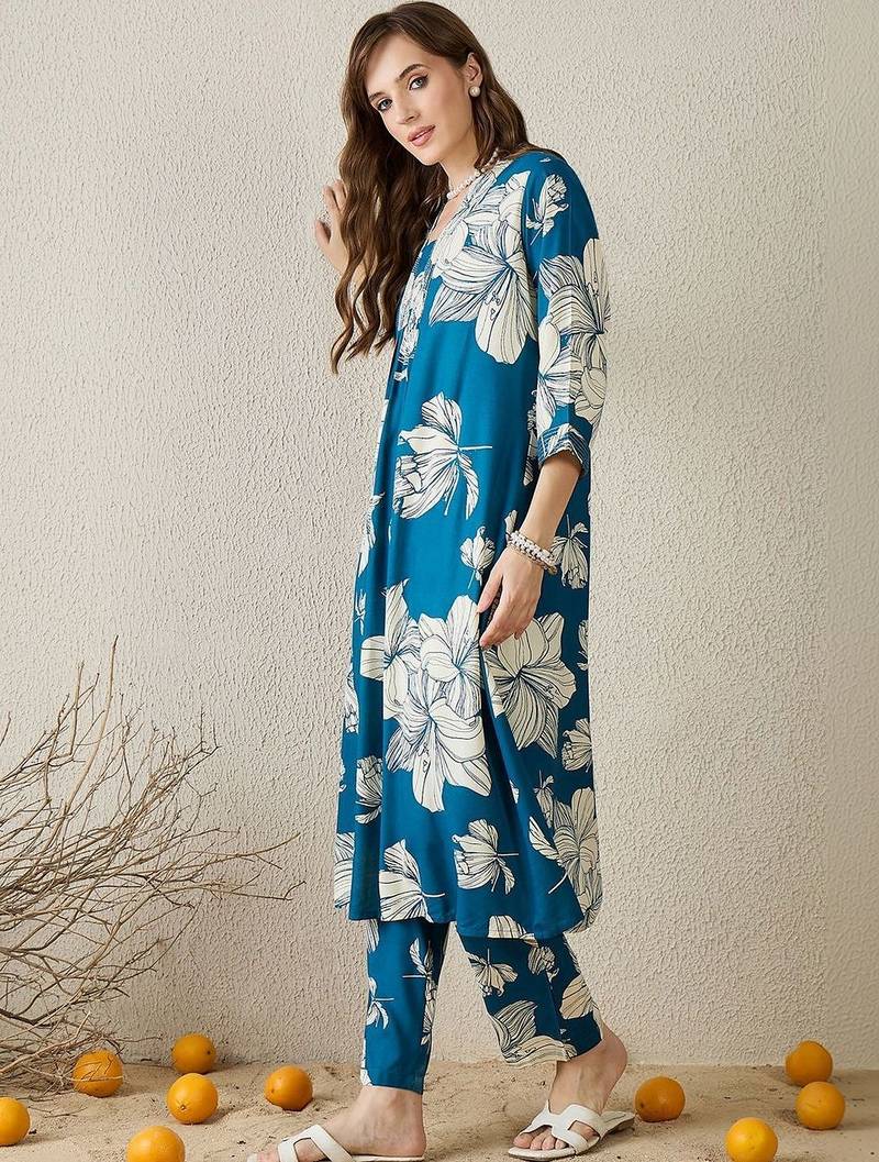 Women Floral Printed Regular Kurta with Trousers
