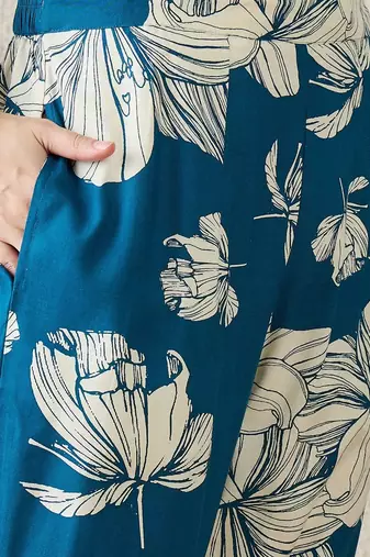 Women Floral Printed Regular Kurta with Trousers
