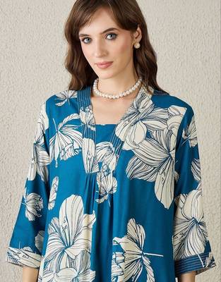 Women Floral Printed Regular Kurta with Trousers 4