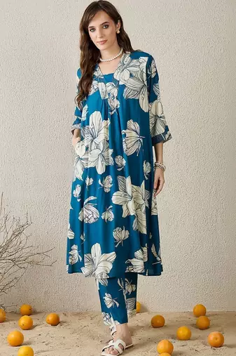 Women Floral Printed Regular Kurta with Trousers