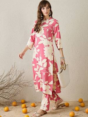 Women Floral Printed Regular Kurta with Trousers 1