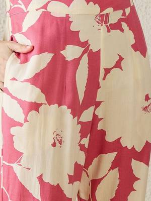 Women Floral Printed Regular Kurta with Trousers 3