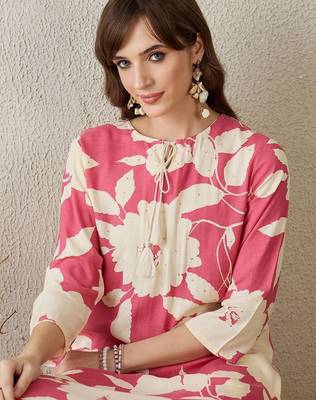 Women Floral Printed Regular Kurta with Trousers 4