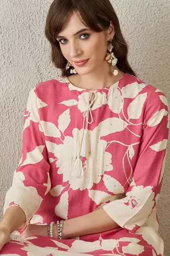 Women Floral Printed Regular Kurta with Trousers