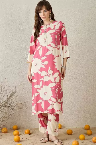 Women Floral Printed Regular Kurta with Trousers