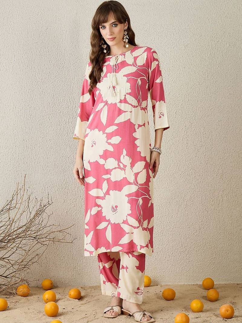 Women Floral Printed Regular Kurta with Trousers