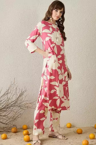 Women Floral Printed Regular Kurta with Trousers