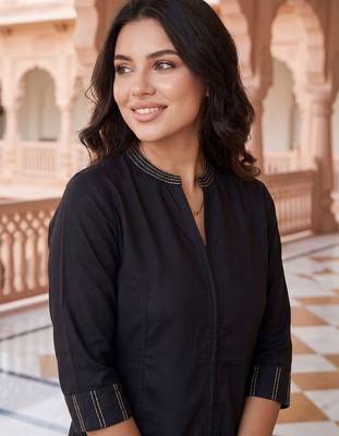 Women Regular Thread Work Kurta with Trousers 2