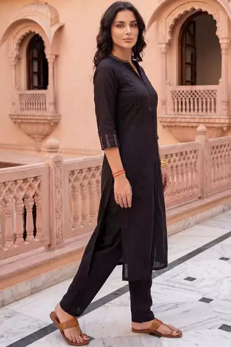 Women Regular Thread Work Kurta with Trousers