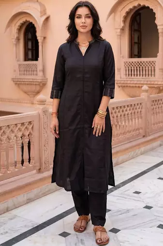 Women Regular Thread Work Kurta with Trousers