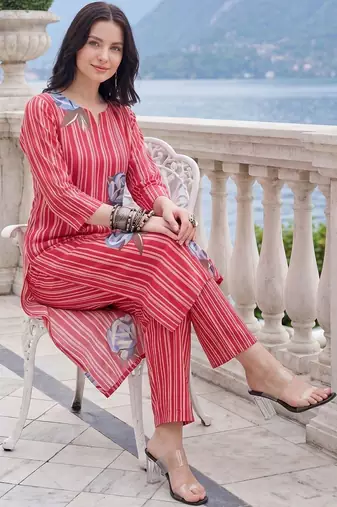Women Printed Regular Kurta with Trousers