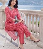 Women Printed Regular Kurta with Trousers