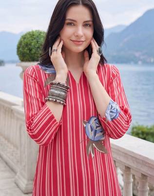 Women Printed Regular Kurta with Trousers 3