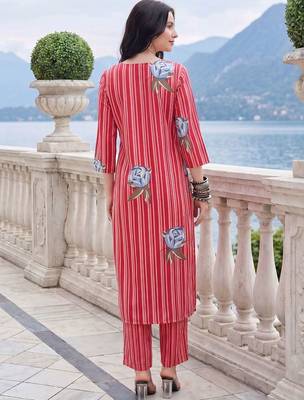 Women Printed Regular Kurta with Trousers 5