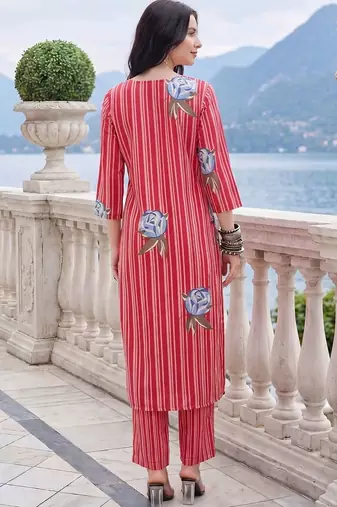 Women Printed Regular Kurta with Trousers