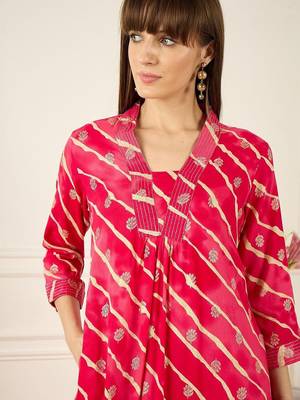 Women Leheriya Printed Regular Thread Work Kurta with Trousers 2