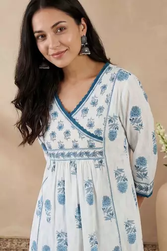 Women Floral Printed Regular Pure Cotton Kurta with Trousers