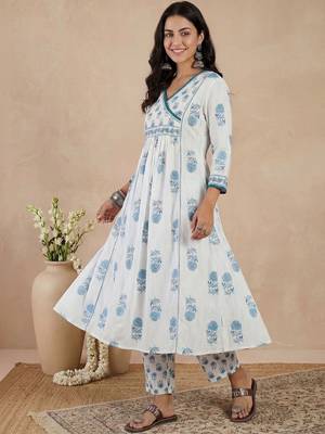 Women Floral Printed Regular Pure Cotton Kurta with Trousers 3