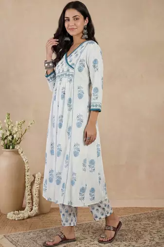 Women Floral Printed Regular Pure Cotton Kurta with Trousers